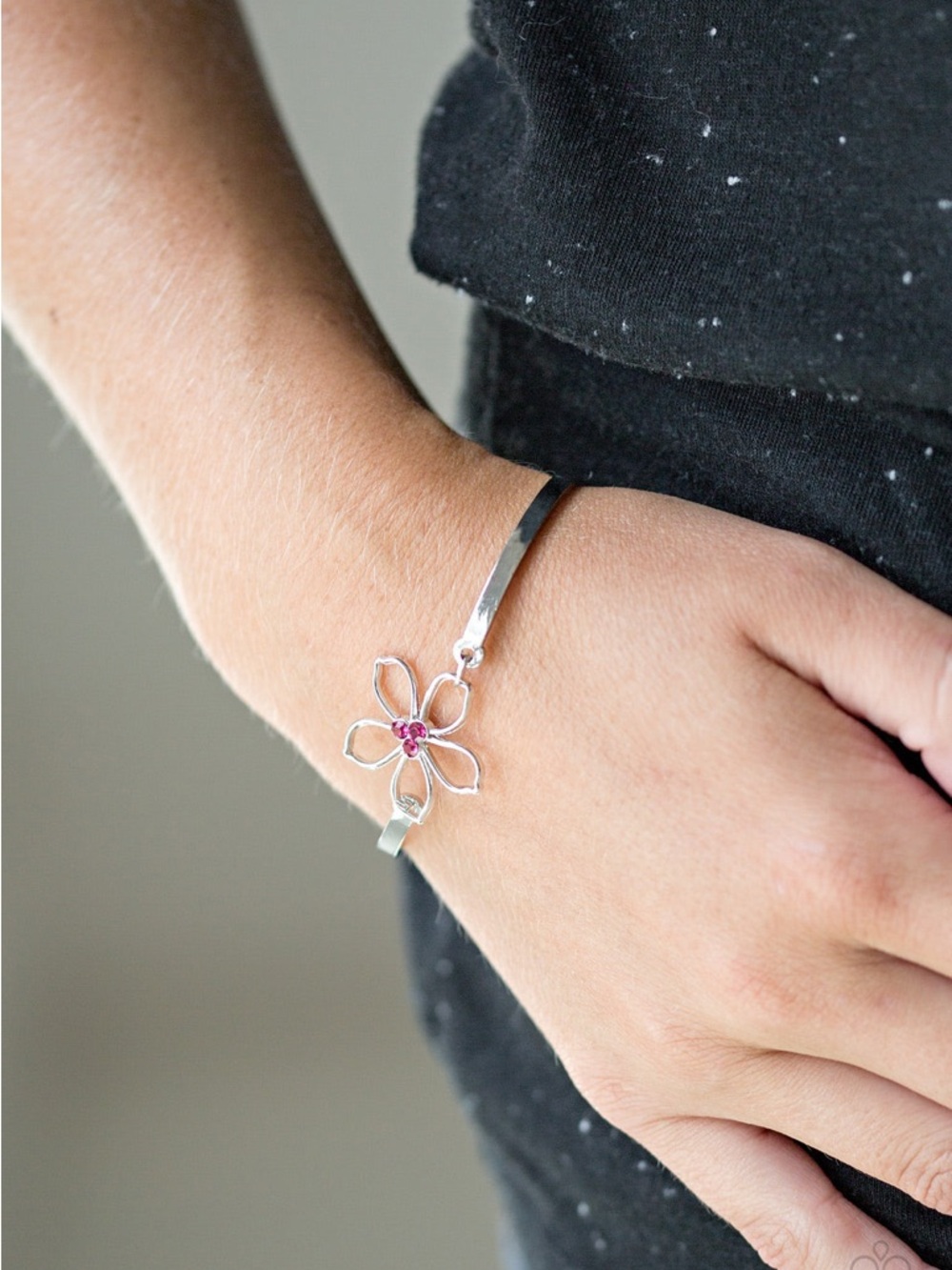 Hibiscus Hipster - Floral Hibiscus Flower Bracelet with Pink Rhinestones - Picture 2 of 2